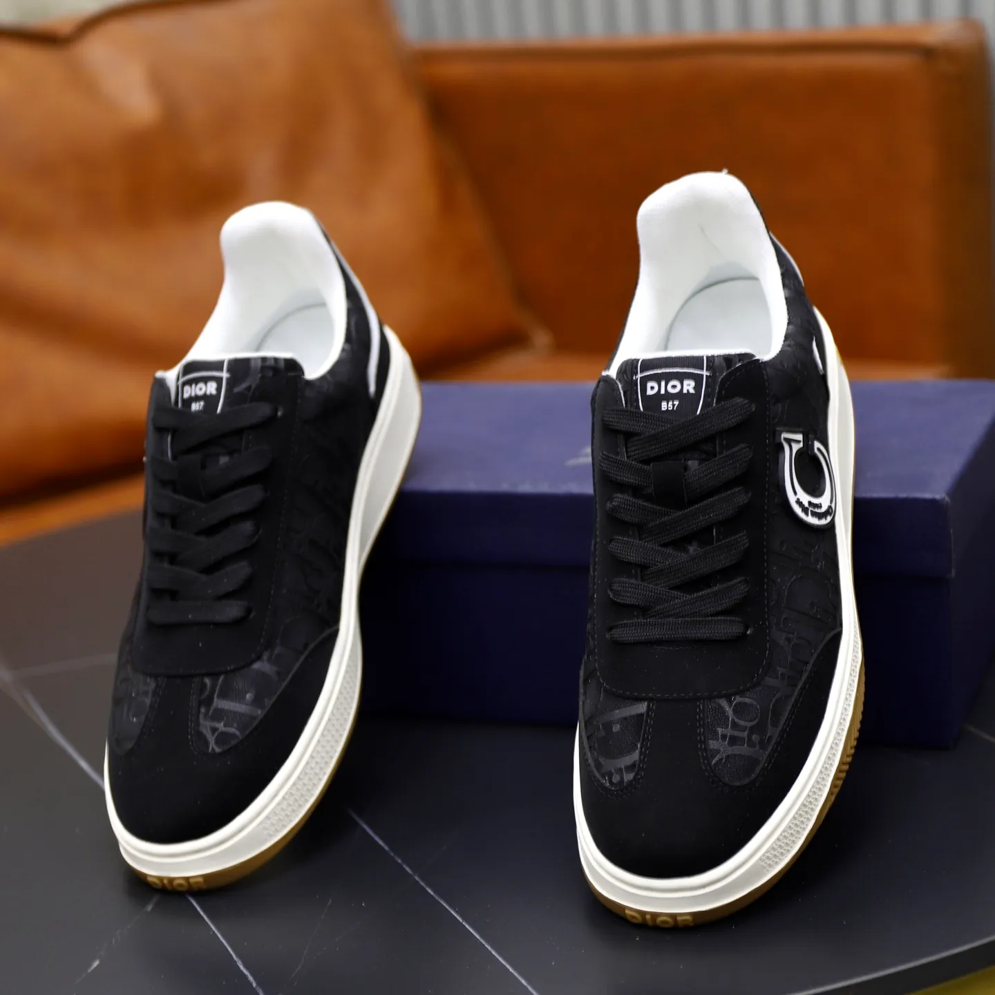 Ex-factory price: 400💰🙅‍♂️🙅‍♂️🙅‍♂️ Brand: Dior DIOR Standard code: 38-44 (45 customized) Grade: Same as the official website Material: Original cowhide material spliced with brand cloth Comfortable and breathable lining Lightweight and wear-resistant sports outsole Style category: Men's fashion casual shoes Running sports shoes Distinguished luxury brand elements Top luxury color: actual picture color